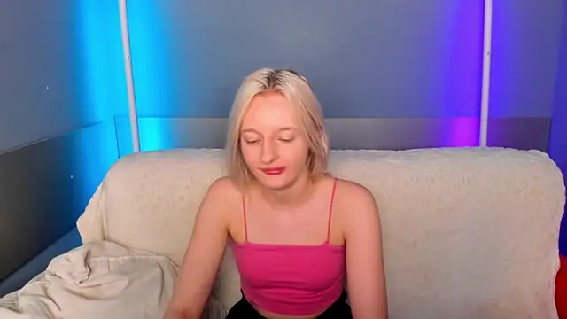 Snapshot of AlessaKiss chatting on 05-30-26, 01:45 AlessaKiss online show from 05-30-26, 01:45