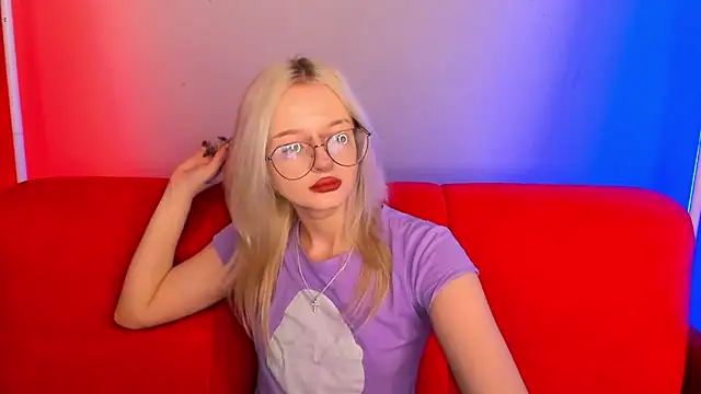 Snapshot of AlessaKiss chatting on 02-08-26, 01:47 AlessaKiss online show from 02-08-26, 01:47