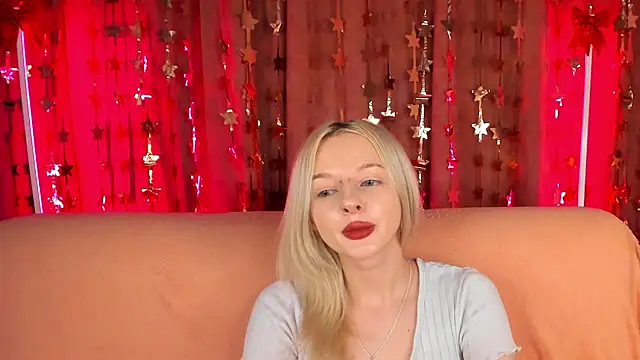 Snapshot of AlessaKiss chatting on 02-15-26, 01:39 AlessaKiss online show from 02-15-26, 01:39