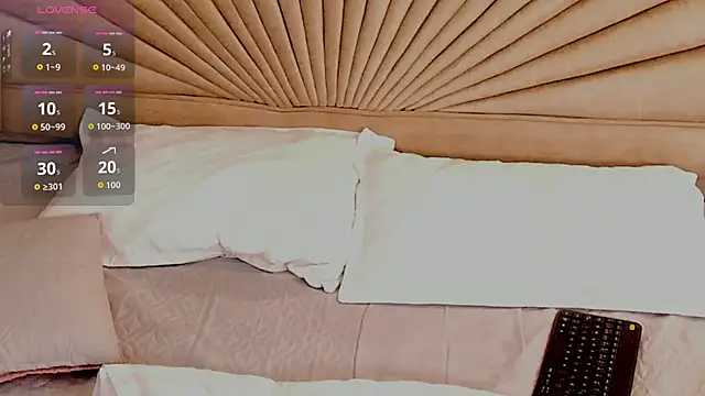 Snapshot of Emma_duff chatting on 12-16-25, 11:47 Emma duff online show from 12-16-25, 11:47