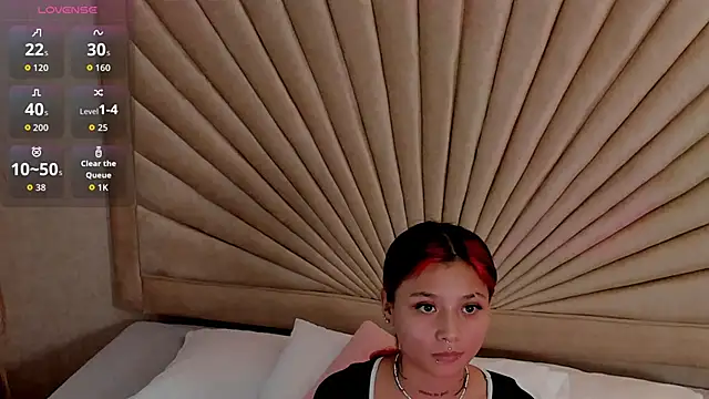 Snapshot of Emma_duff chatting on 12-15-25, 08:14 Emma duff online show from 12-15-25, 08:14