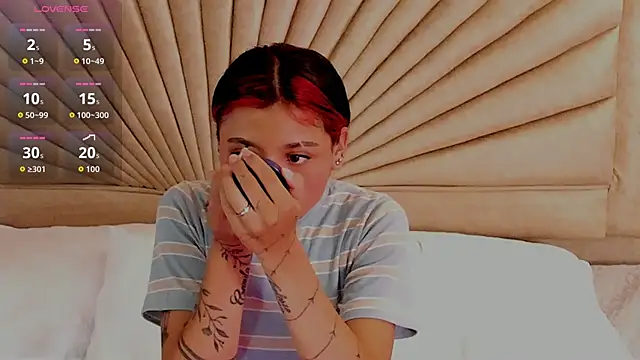 Snapshot of Emma_duff chatting on 12-18-25, 11:47 Emma duff online show from 12-18-25, 11:47