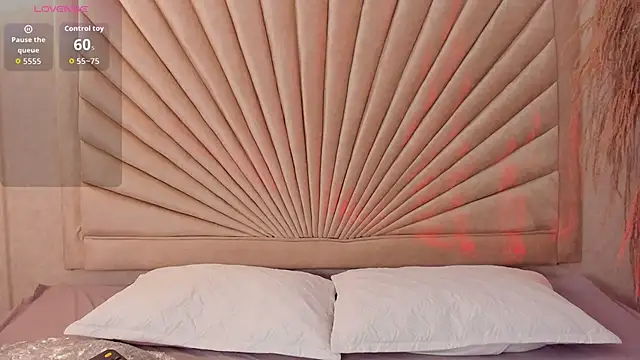 Snapshot of Emma_duff chatting on 11-25-25, 11:54 Emma duff online show from 11-25-25, 11:54