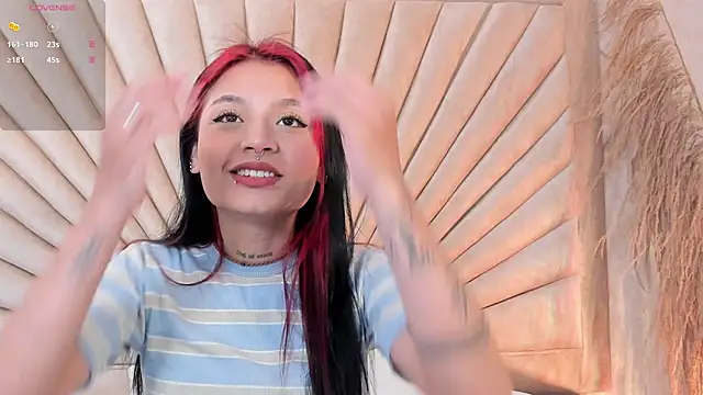 Snapshot of Emma_duff chatting on 11-06-25, 12:20 Emma duff online show from 11-06-25, 12:20