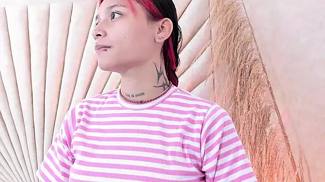 Snapshot of Emma_duff chatting on 10-29-25, 12:26 Emma duff online show from 10-29-25, 12:26