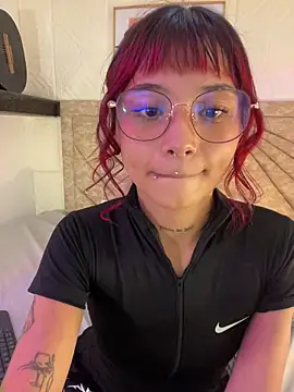 Emma duff online show from 04-22-26, 07:53