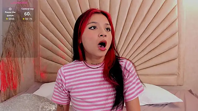 Snapshot of Emma_duff chatting on 11-26-25, 11:32 Emma duff online show from 11-26-25, 11:32