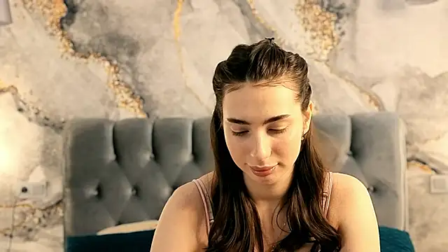 Chloewilldd online show from 10-22-25, 06:18