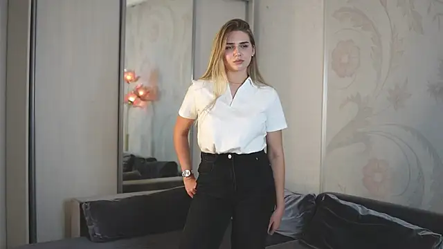 Snapshot of StormyMuse chatting on 10-29-25, 01:43 StormyMuse online show from 10-29-25, 01:43