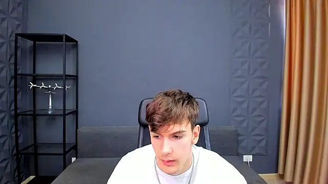Snapshot of BradyFlint chatting on 05-19-26, 07:15 BradyFlint online show from 05-19-26, 07:15