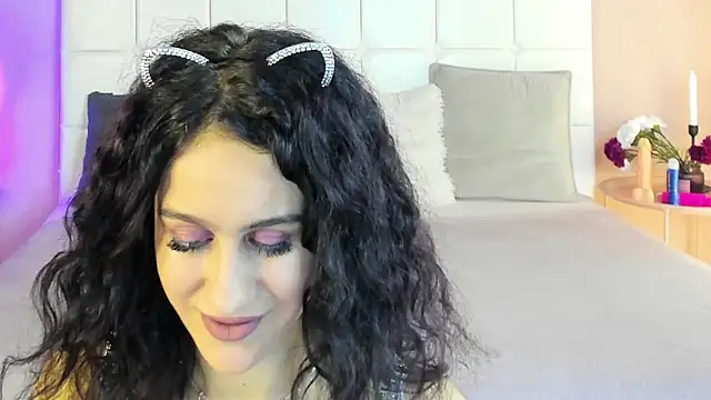 IzieCarter online show from 10-24-25, 07:24