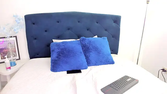 Scarlett Glows1 online show from 11-15-25, 07:18