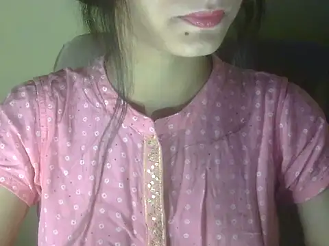 Snapshot of Shezi_N chatting on 05-27-26, 04:03 Shezi N online show from 05-27-26, 04:03