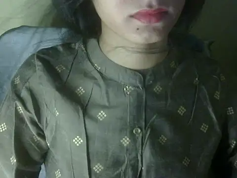 Snapshot of Shezi_N chatting on 04-28-26, 01:37 Shezi N online show from 04-28-26, 01:37