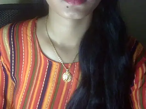 Snapshot of Shezi_N chatting on 07-15-26, 03:30 Shezi N online show from 07-15-26, 03:30