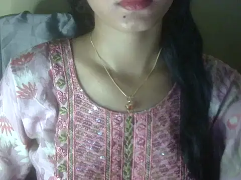 Snapshot of Shezi_N chatting on 05-15-26, 01:09 Shezi N online show from 05-15-26, 01:09