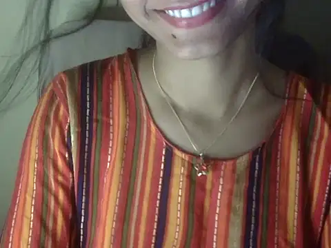 Snapshot of Shezi_N chatting on 05-26-26, 03:21 Shezi N online show from 05-26-26, 03:21