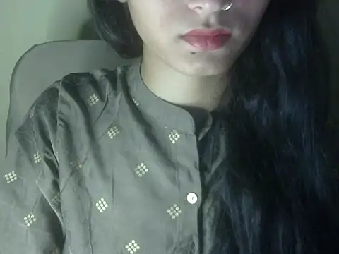 Snapshot of Shezi_N chatting on 06-20-26, 02:44 Shezi N online show from 06-20-26, 02:44