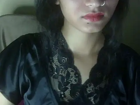 Snapshot of Shezi_N chatting on 06-21-26, 02:45 Shezi N online show from 06-21-26, 02:45