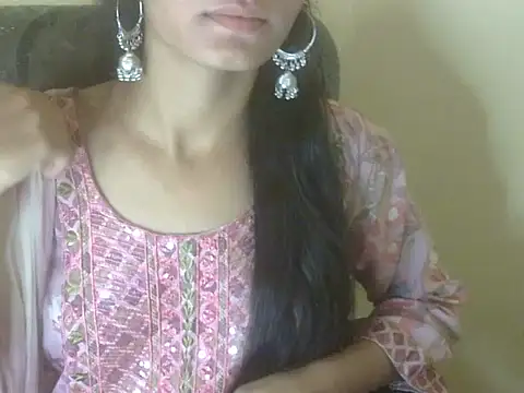 Snapshot of Shezi_N chatting on 10-22-25, 02:22 Shezi N online show from 10-22-25, 02:22