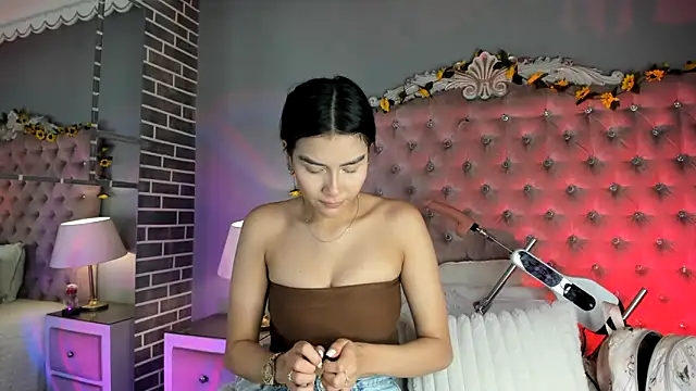 Snapshot of TanyaBello chatting on 06-12-26, 04:10 TanyaBello online show from 06-12-26, 04:10