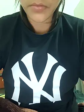 Snapshot of anaya00 chatting on 10-26-25, 01:39 anaya00 online show from 10-26-25, 01:39
