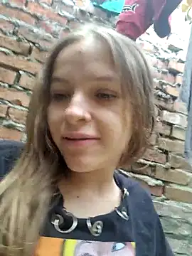 bambiluly online show from 10-29-25, 01:54