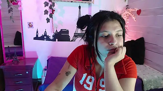 Snapshot of petite_coral chatting on 05-25-26, 01:16 petite coral online show from 05-25-26, 01:16