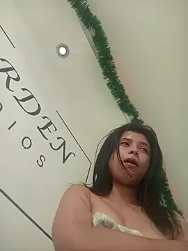 Snapshot of petite_coral chatting on 12-15-25, 09:15 petite coral online show from 12-15-25, 09:15