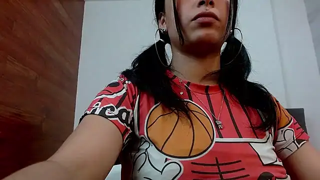 Snapshot of petite_coral chatting on 10-22-25, 07:35 petite coral online show from 10-22-25, 07:35