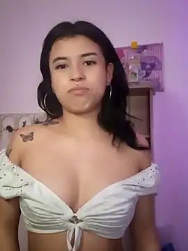 Snapshot of petite_coral chatting on 02-20-26, 01:46 petite coral online show from 02-20-26, 01:46