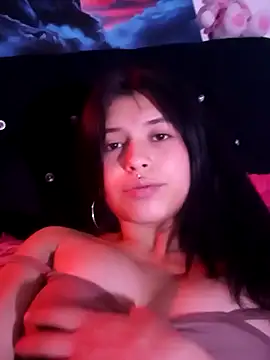 Snapshot of petite_coral chatting on 12-17-25, 05:12 petite coral online show from 12-17-25, 05:12