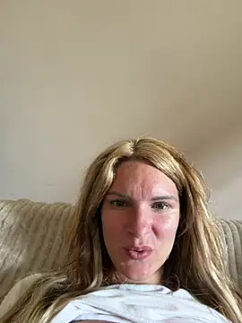 kinkysarahx online show from 08-09-26, 12:00