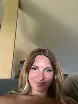 Snapshot of kinkysarahx chatting on 06-18-26, 01:49 kinkysarahx online show from 06-18-26, 01:49