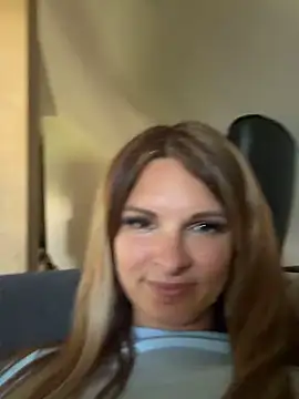 Snapshot of kinkysarahx chatting on 06-15-26, 05:23 kinkysarahx online show from 06-15-26, 05:23