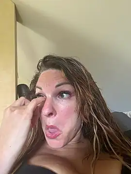 Snapshot of kinkysarahx chatting on 06-02-26, 11:54 kinkysarahx online show from 06-02-26, 11:54