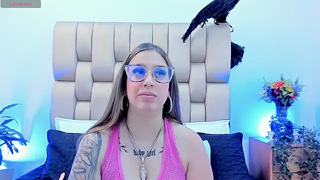 Snapshot of Zoebecker chatting on 10-18-25, 12:29 Zoebecker online show from 10-18-25, 12:29