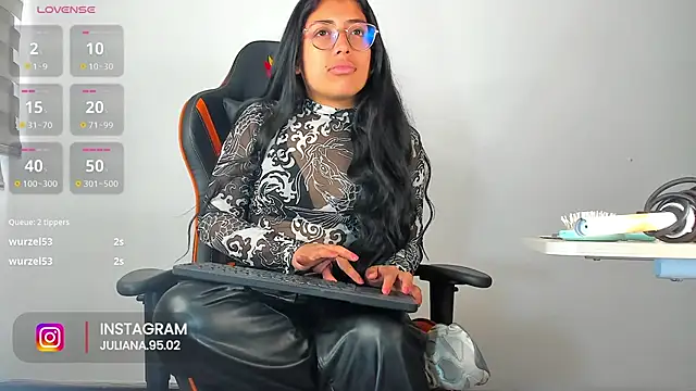 Snapshot of valeria_d chatting on 10-20-25, 01:33 valeria d online show from 10-20-25, 01:33