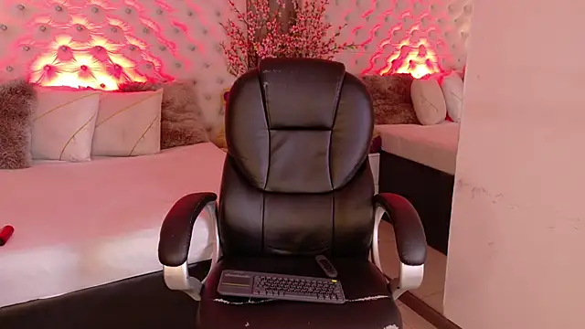 KathiaLuxe online show from 12-05-25, 02:48