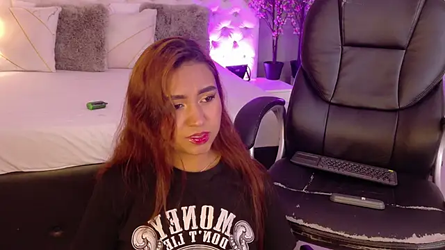 KathiaLuxe online show from 12-22-25, 02:39