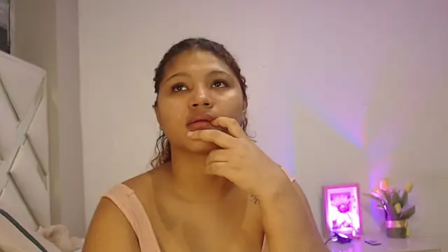 Snapshot of miel_alisha chatting on 07-11-26, 01:11 miel alisha online show from 07-11-26, 01:11
