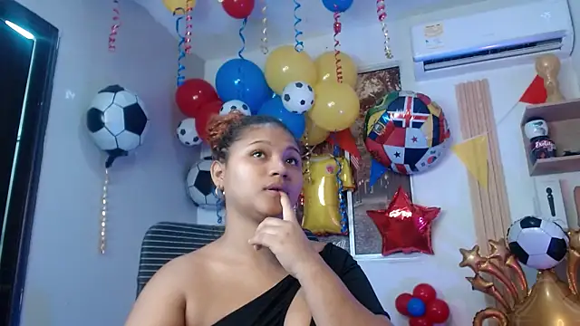 Snapshot of miel_alisha chatting on 06-12-26, 02:37 miel alisha online show from 06-12-26, 02:37