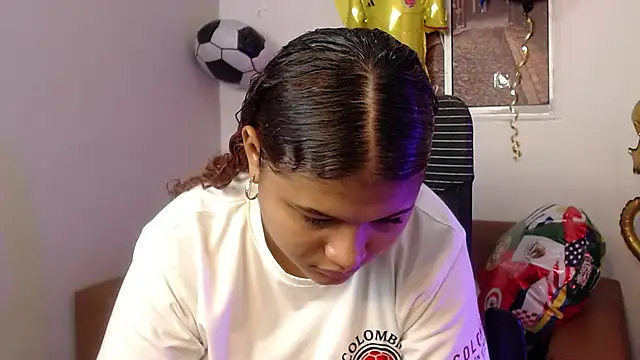 Snapshot of miel_alisha chatting on 06-18-26, 12:21 miel alisha online show from 06-18-26, 12:21