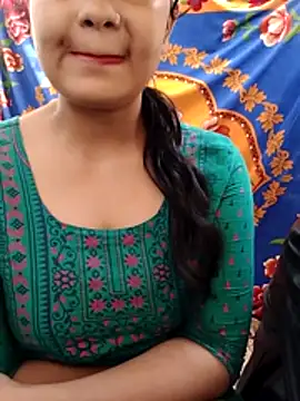 Snapshot of sexylive1100 chatting on 01-13-26, 02:04 sexylive1100 online show from 01-13-26, 02:04