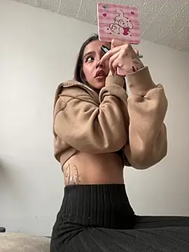 Snapshot of MiaaCute- chatting on 06-19-26, 09:53 MiaaCute- online show from 06-19-26, 09:53