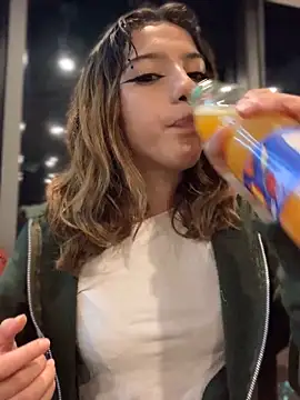 MiaaCute- online show from 12-19-25, 11:51