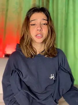 MiaaCute- online show from 10-22-25, 09:03