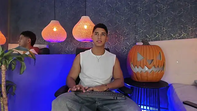 Zayne cross online show from 10-21-25, 05:29