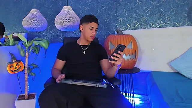 Zayne cross online show from 10-18-25, 05:31
