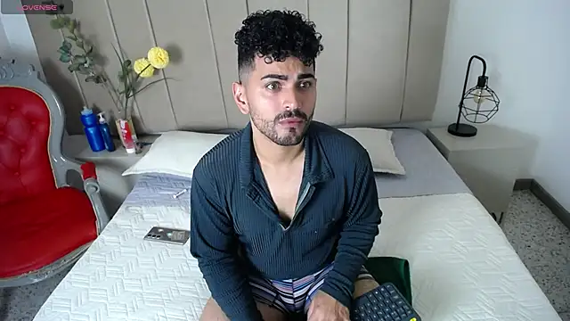 Snapshot of Eros_Kai chatting on 10-31-25, 03:47 Eros Kai online show from 10-31-25, 03:47